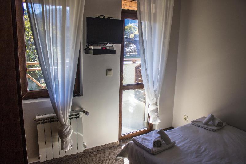 Budget Double Room image 4