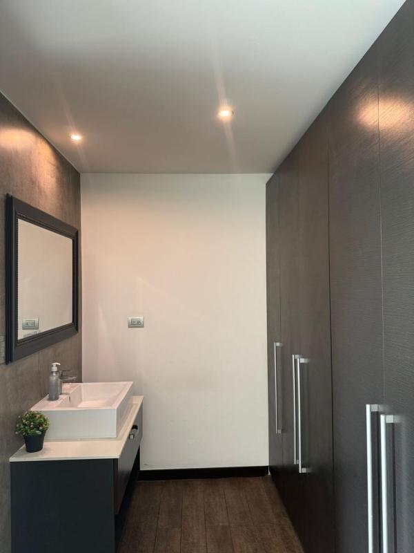 Apartamento lujoso en zona 10 Urbana - image 7
