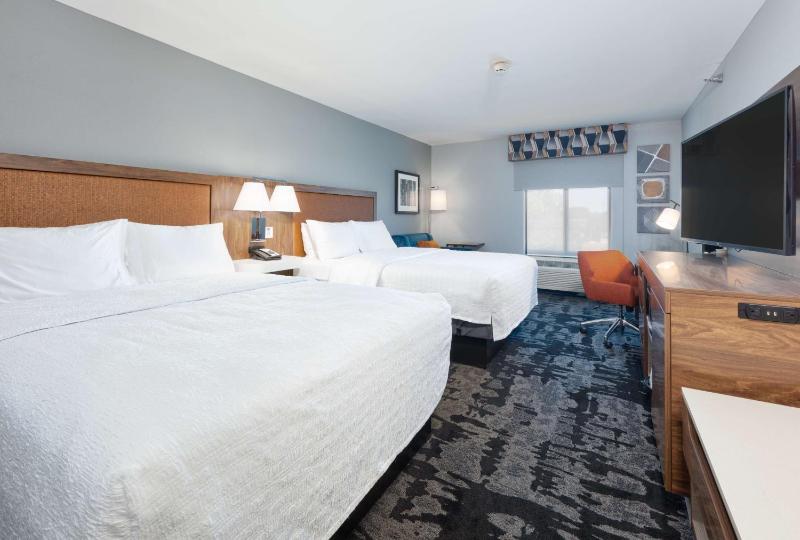 Queen with Two Queen Beds - Non-Smoking image 1