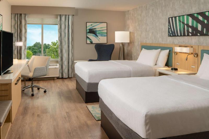 Queen Room with Two Queen Beds image 3