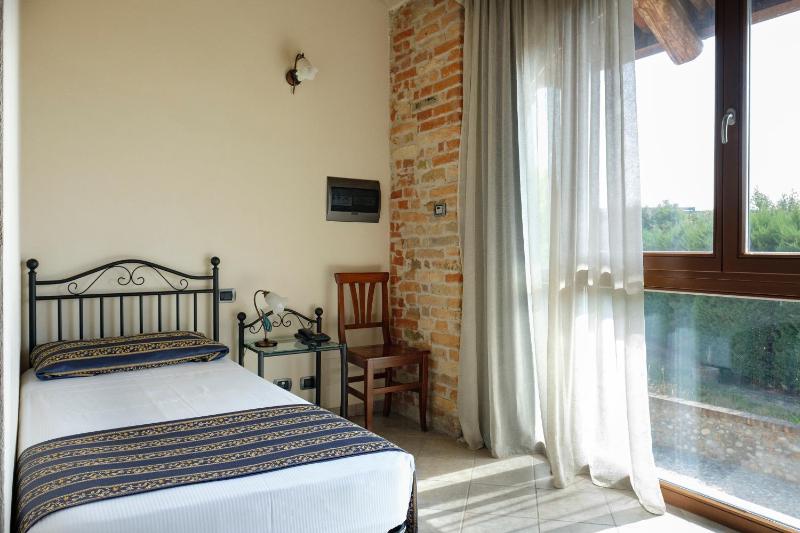 Single Room image 2