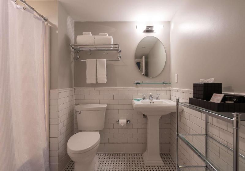 Standard Queen Room image 2
