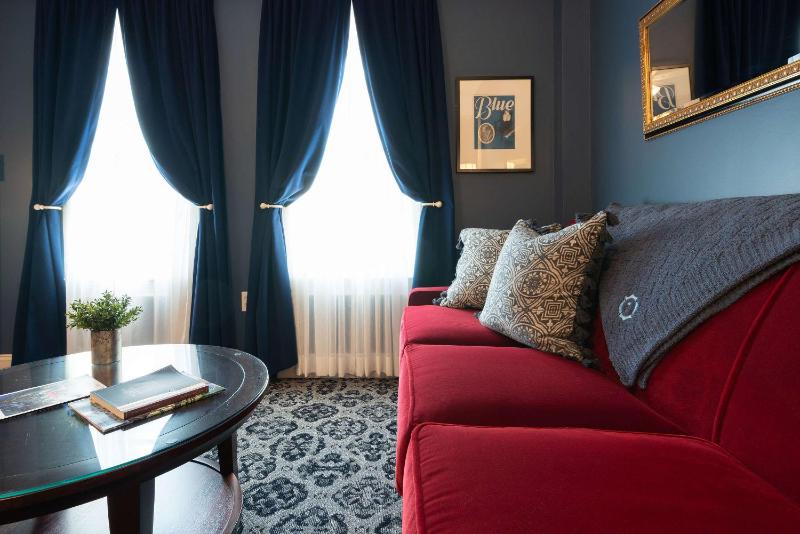 Superior Quadruple Room image 4