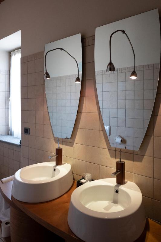 Superior Double Room with Jacuzzi image 2
