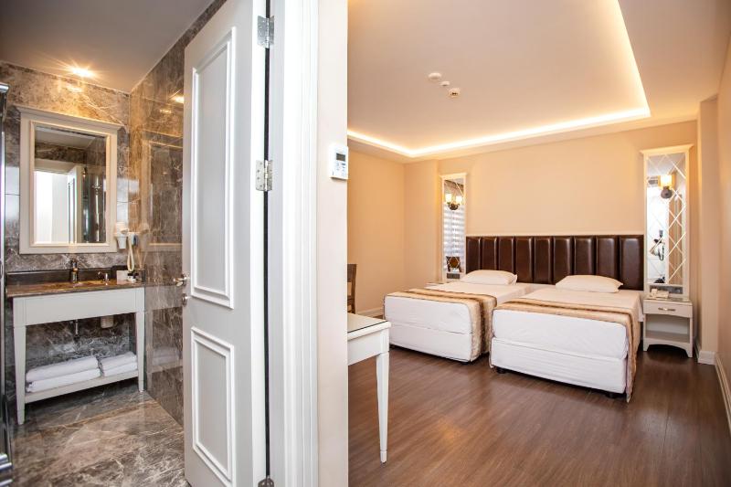 PRAG HOTEL - image 5