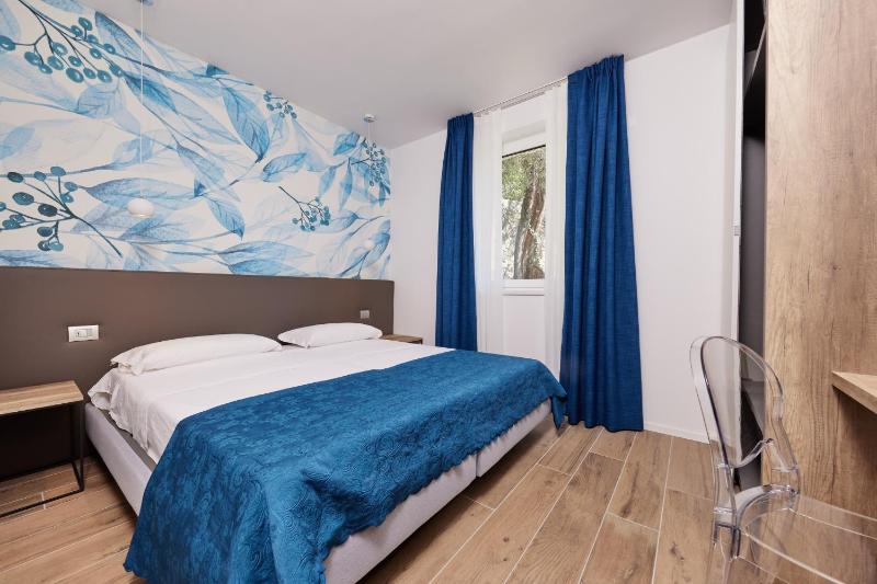 Suite with Garden View image 3