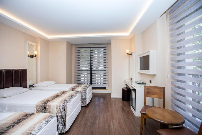 PRAG HOTEL - image 8