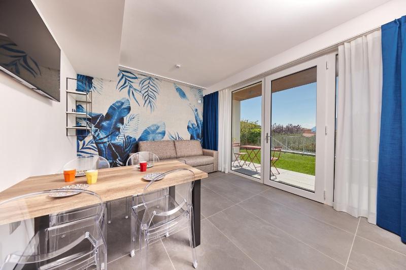 Suite with Garden View image 4
