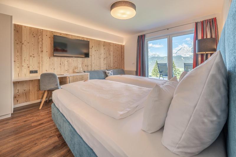 Double or Twin Room with Mountain View image 4