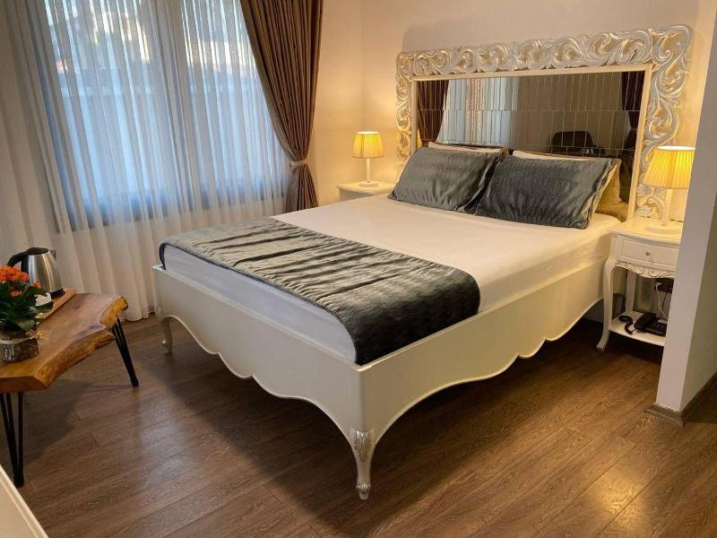 Deluxe Double Room image 1