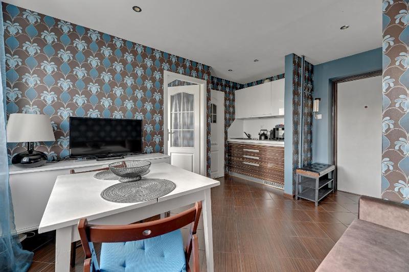 Mazurska Seaside Suites by Downtown Apartments - image 12