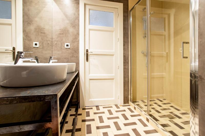 Two-Bedroom 2 bathroom with Terrace I image 3