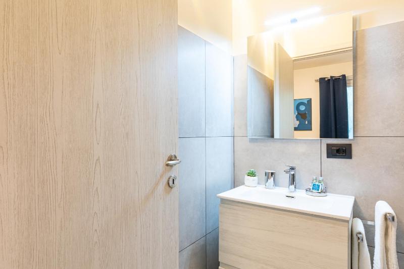 Small Double Room image 2