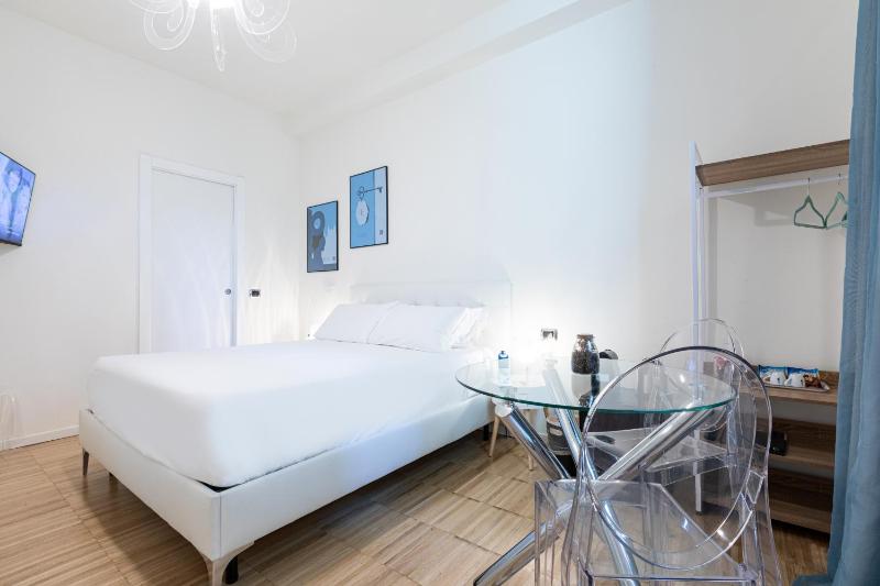 Small Double Room image 1