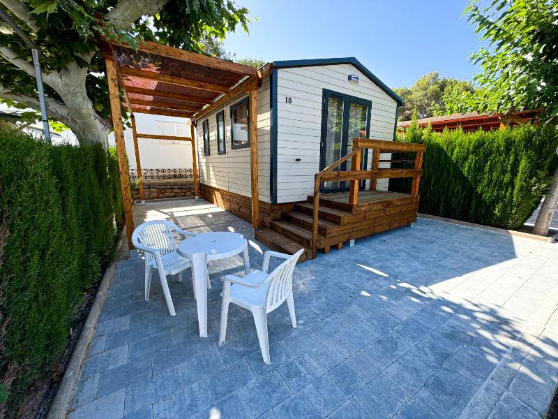 One-Bedroom Bungalow image 1