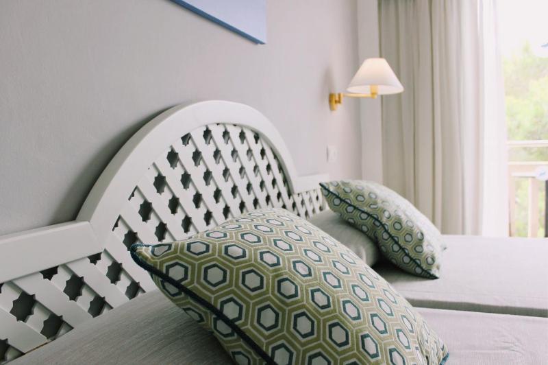 Double Room with Side Sea View (2 Adults + 1 Child) image 4