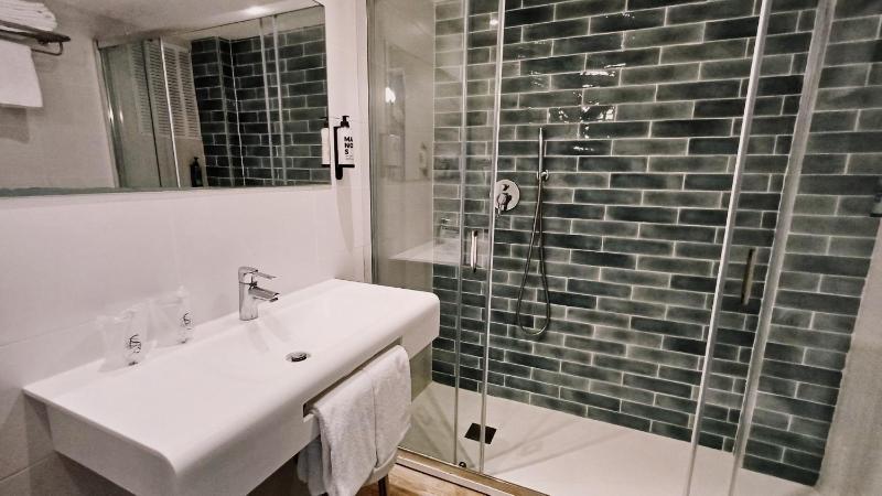 Double Room with Side Sea View (2 Adults + 1 Child) image 3