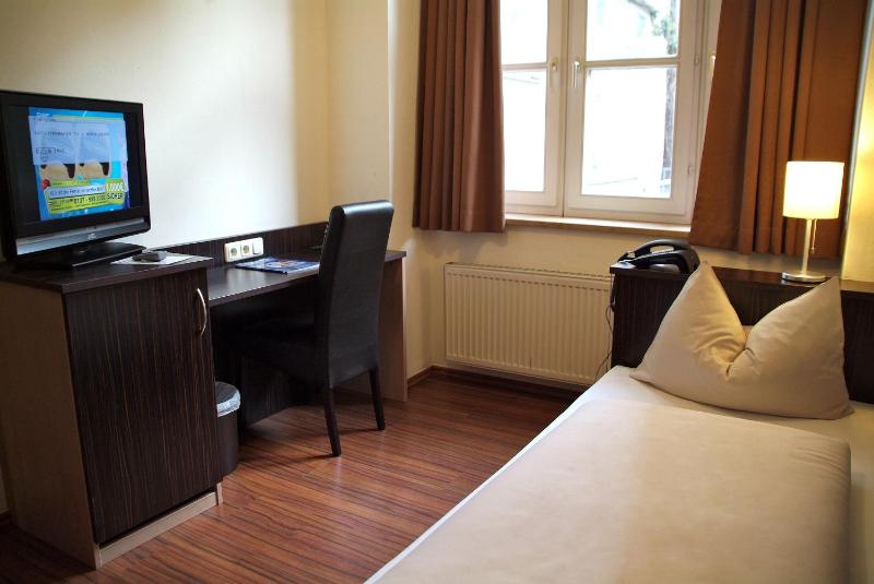 Single Room image 4