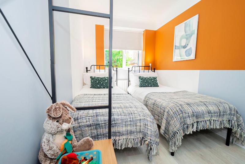 Air Maison - Bright and Breezy - 5 Min Walk to Seafront - image 22