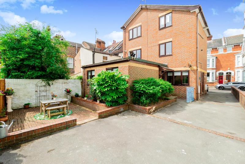 Air Maison - Bright and Breezy - 5 Min Walk to Seafront - image 19