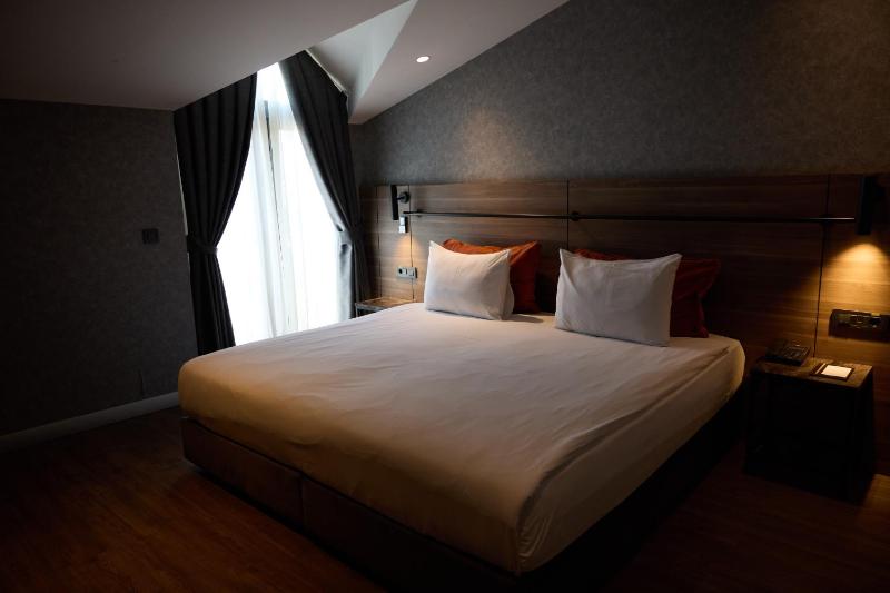 Superior Double or Twin Room with Terrace image 3