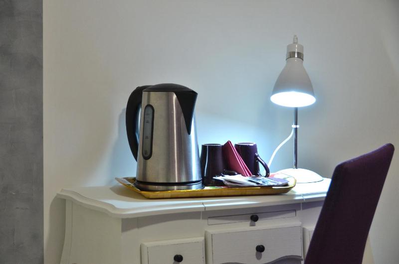 Basic Double Room image 2