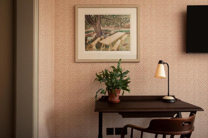 Twin Room image 4