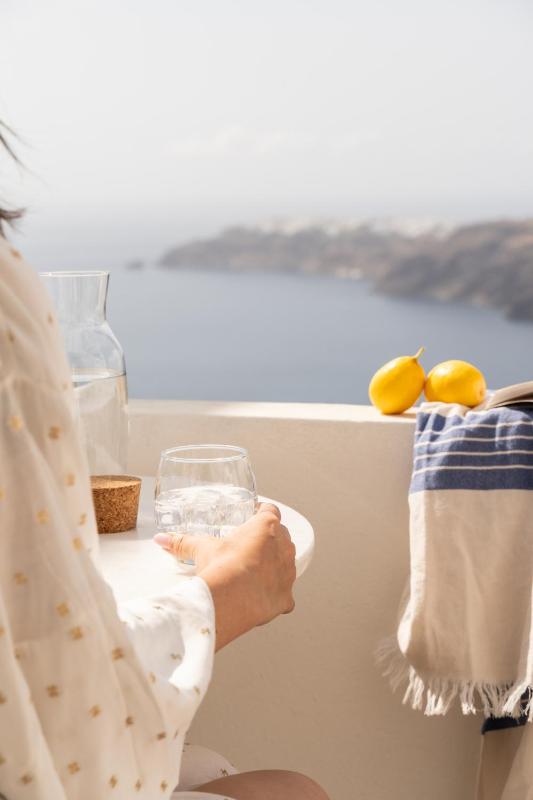 Premium Quadruple Room Caldera View with Outdoor Mini Plunge Pool image 1