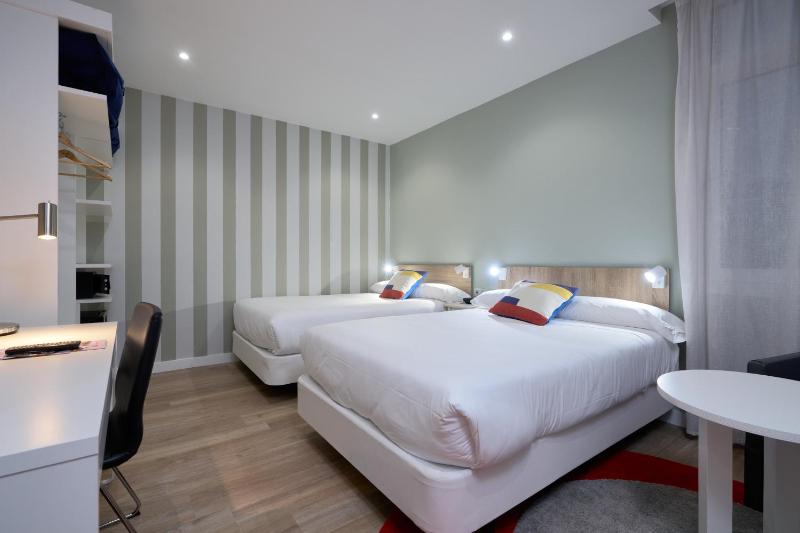 Deluxe Family Room image 1