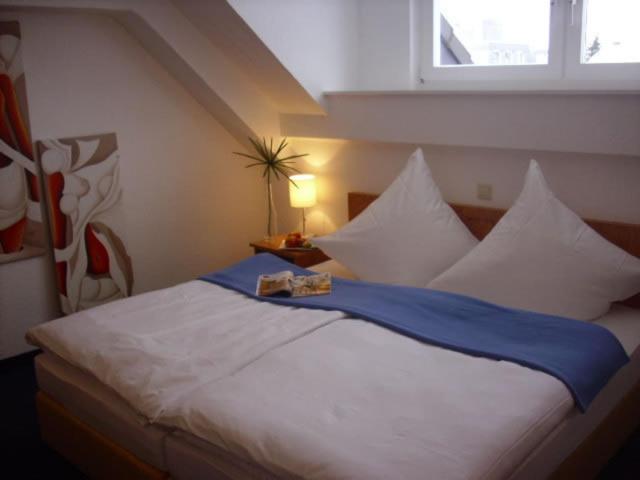 Studio (4 Adults) image 1