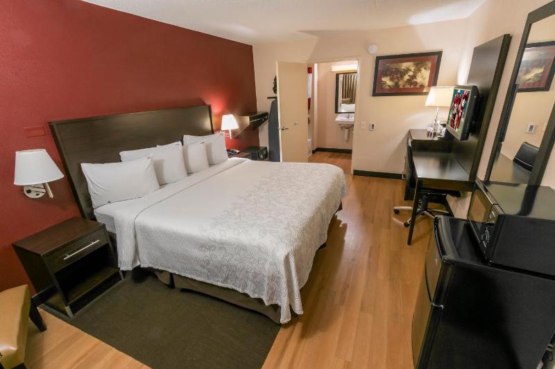 Standard King Room Disability Access Smoke Free image 4