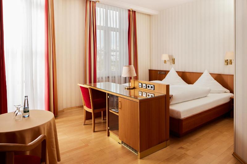 Double Room image 1