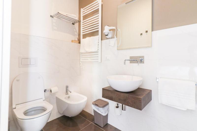 Deluxe Triple Room with Sea View image 3