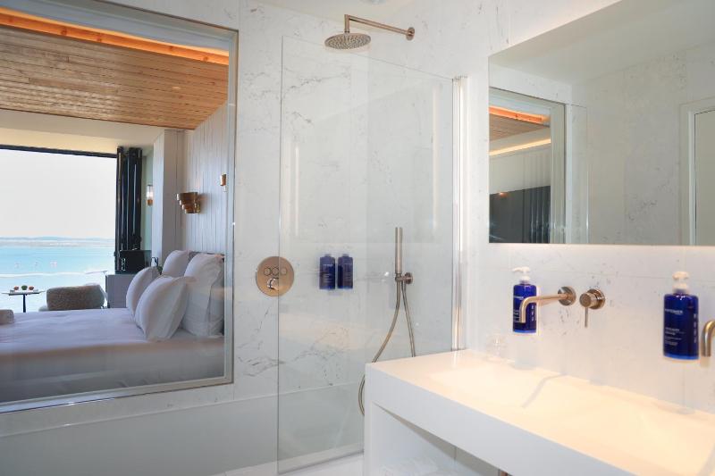 Les Vagues Hotel & Spa - image 18