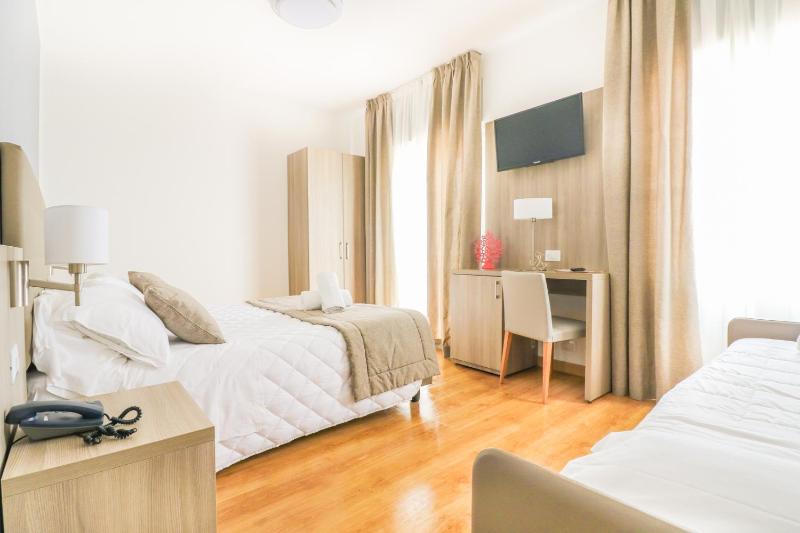 Deluxe Suite with Sea View image 1