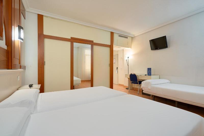 Triple Room image 2
