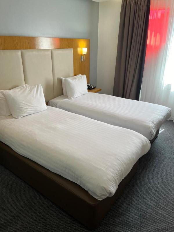 Standard Room with Two Single Beds image 3