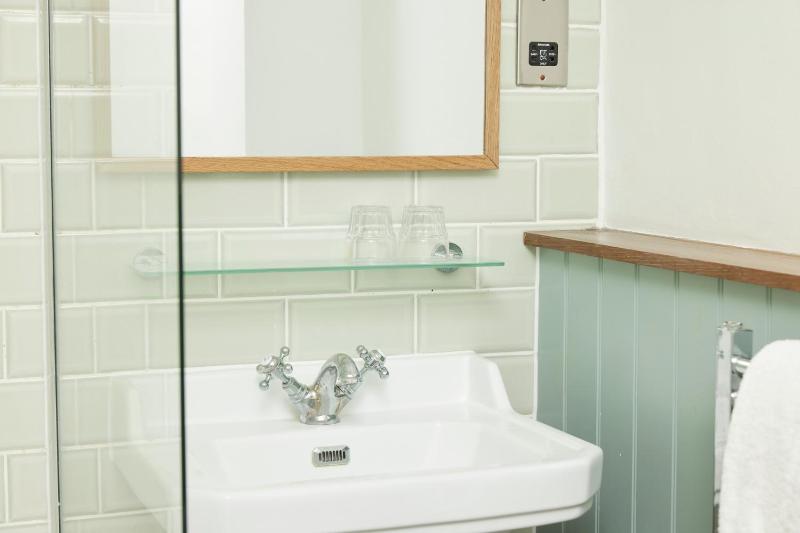 Twin Room image 2
