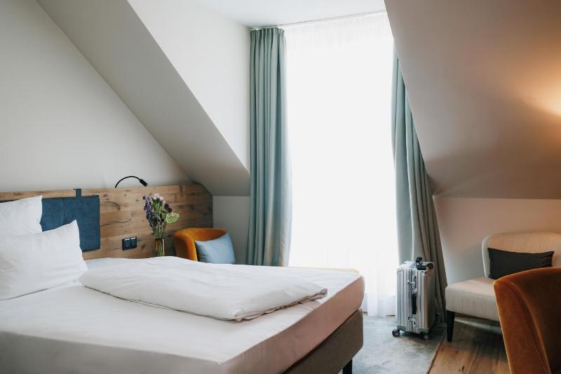 Standard Single Room image 3