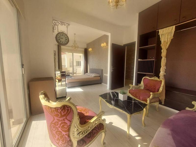 Central 1 bedroom lux apartment - image 2