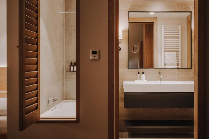 Deluxe Room image 3