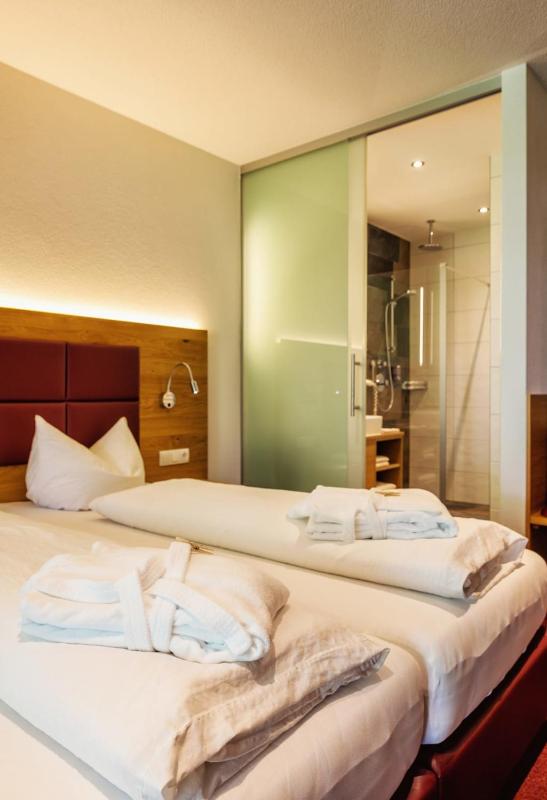 Junior Suite with Balcony image 4