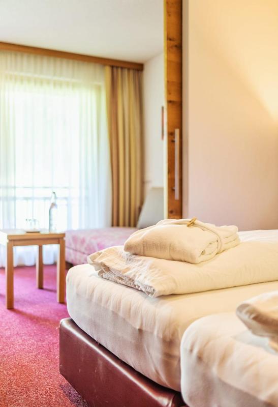 Junior Suite with Balcony image 3