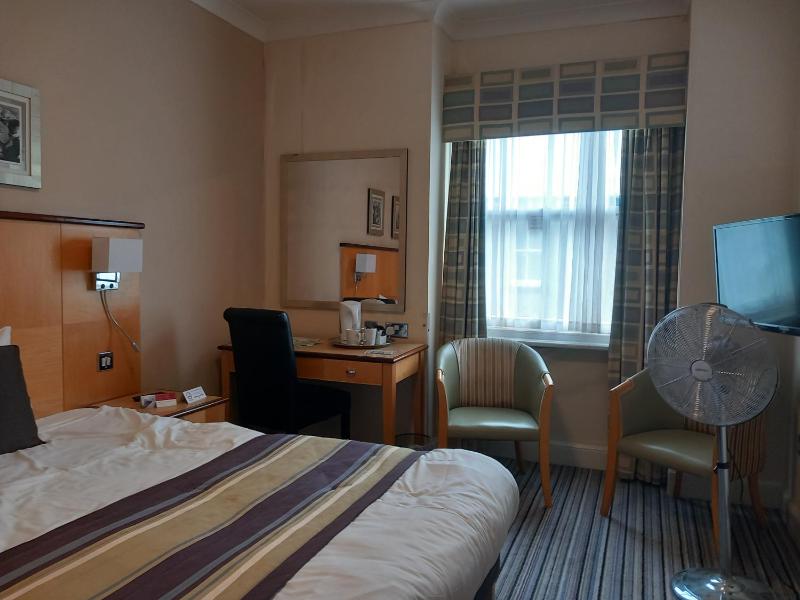 Double Room image 3