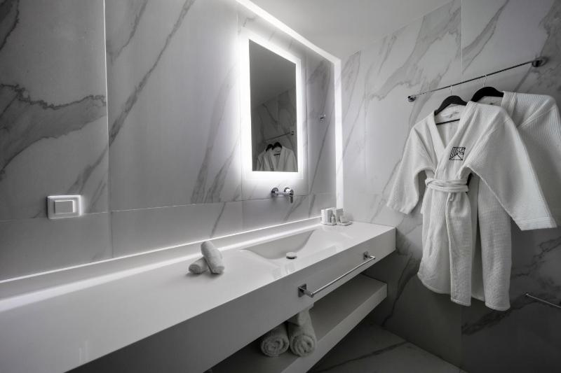 Executive Double or Twin Room image 4