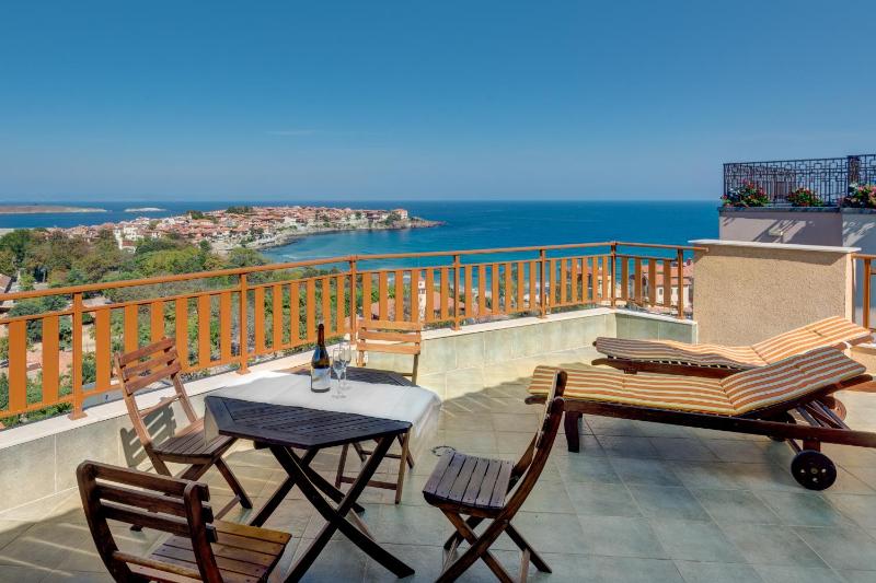 One-Bedroom Suite with Sea View image 4