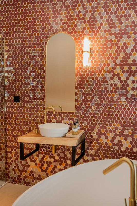 Deluxe Double Room with Bath image 1