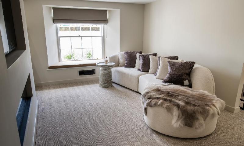 One-Bedroom Basement Apartment - Braan image 3