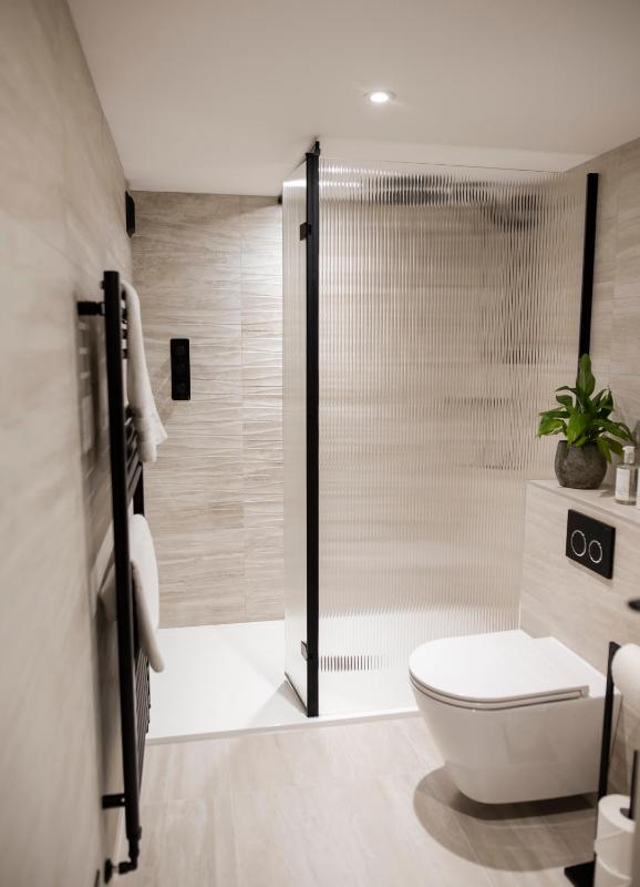 One-Bedroom Basement Apartment - Braan image 4