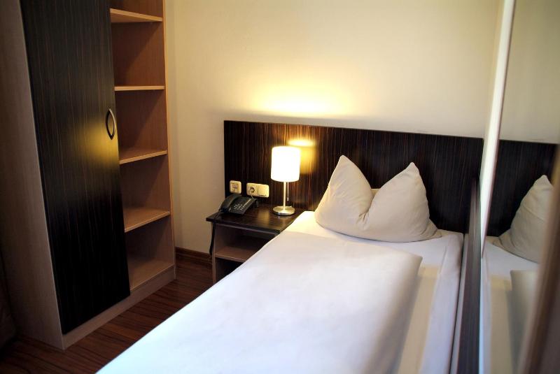 Single Room image 3